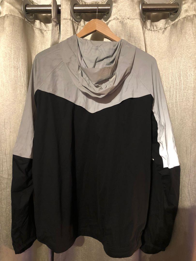 Nike 3m 運動外套 size L （分類：外套及戶外衣服）位於 Hong Kong。 由 002047 提交（商品編號 1059734611，圖片 2）。簡介： Nike 3m 運動外套，幾年前買，著過兩次長期擺放，size L，3m位置可能放太耐有d印喺度，手袖位可放隻手入個手套位扮企鵝😅點都好啦，有興pm我！。