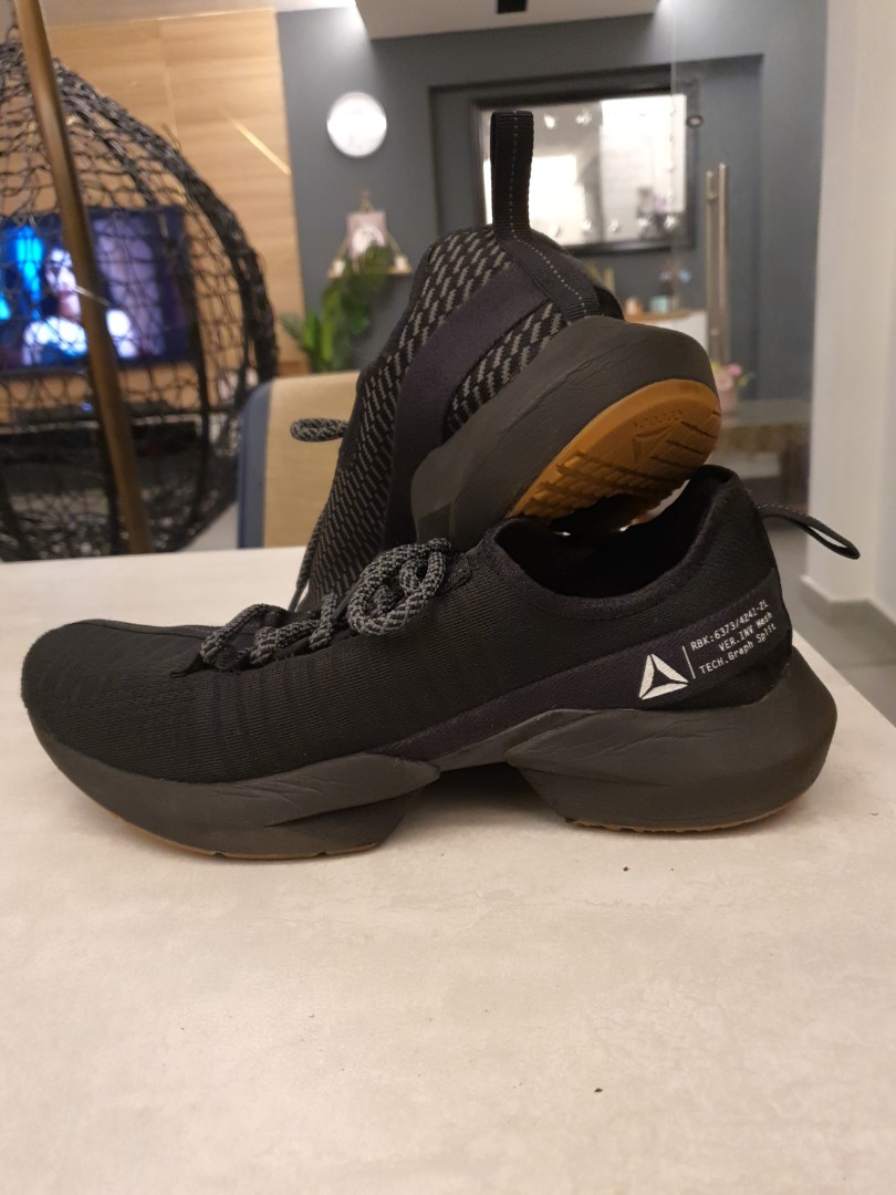 Pre loved Reebok Shoes Tech Graph Split