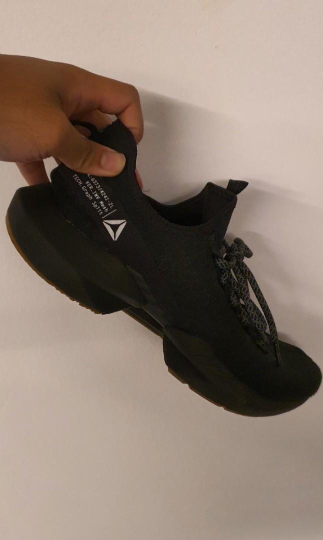 Pre loved Reebok Shoes Tech Graph Split