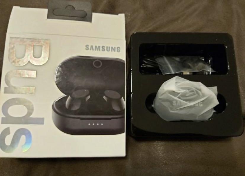 Samsung Air Mini Buds With Charging Cable
