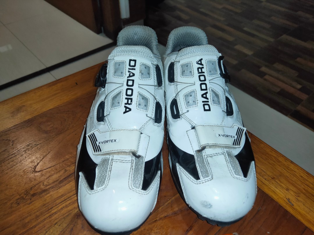 Sepatu cleat diadora new arrivals