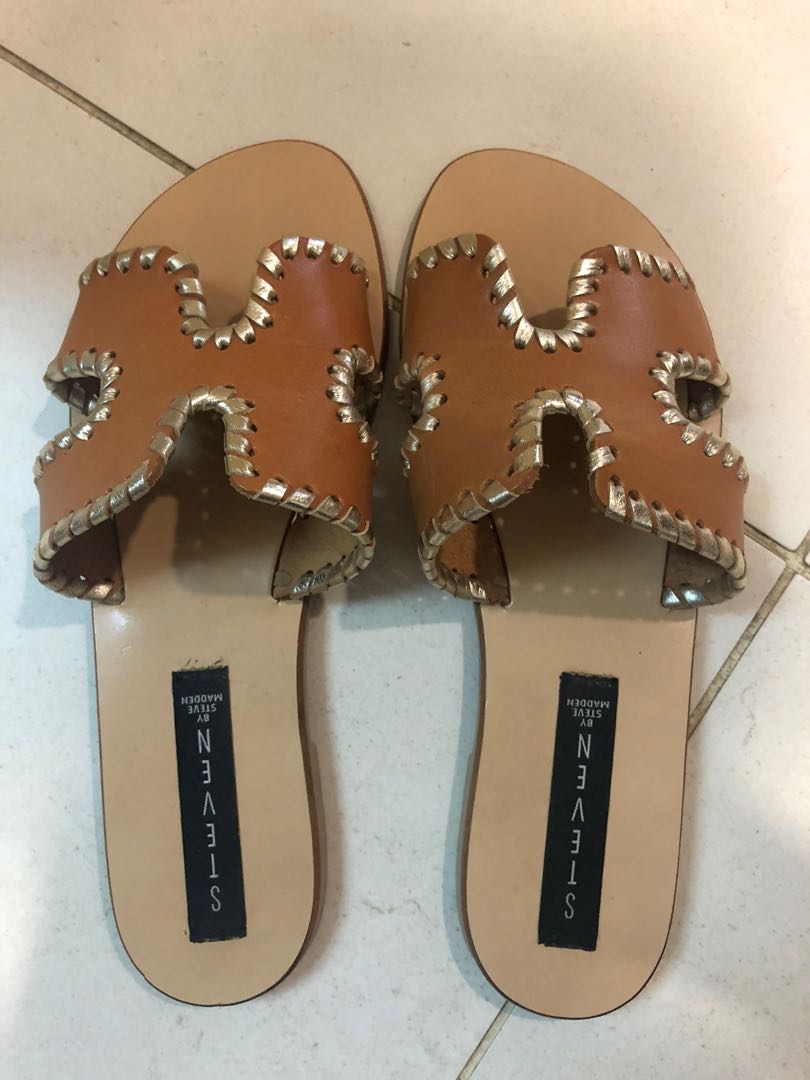 steve madden flip flops womens