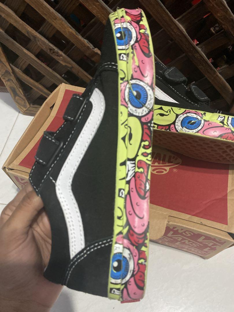 Vans brain wall