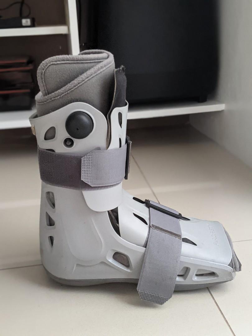 Aircast Airselect Walking Boot Large Boot Brace For Foot Or Ankle Injury Cleaned Disinfected Ready To Use Health Nutrition Assistive Rehabilatory Aids Rehabilitative Devices On Carousell Different injuries may require different walking strategies, and your doctor. carousell