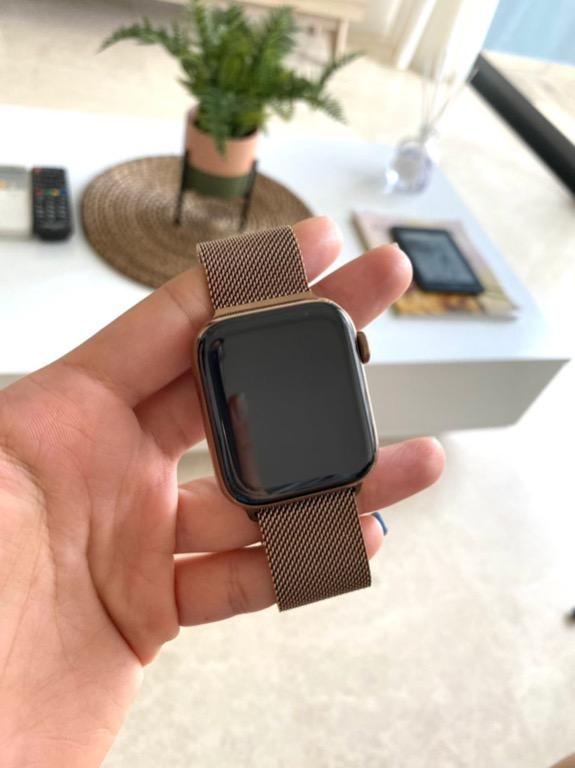 Apple Watch Series 4, 44mm, Cellular, Gold Stainless Steel Case 