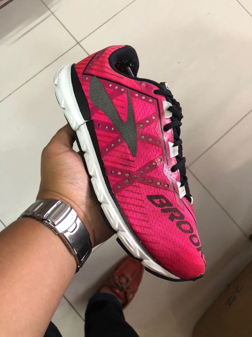 Brooks neuro clearance womens