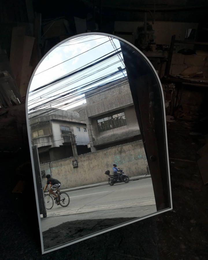 Framed arc mirrors mini 8x12 inches (Category: Mirrors) located in Malabon City. Submitted by djstoree (Listing ID 1053646002, Image 2). Description: Ready to hang or lean on wall table top 1-2 days to make after ordering Shipping via lalamove or mr speedy Framed aluminum colors to choose are gold , or powder white Payment via gcash or paymaya.