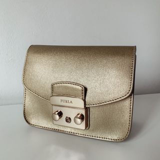 (Category: ) located in . Submitted by shopwithgg (Listing ID 1053601463, Image 1). Description: .