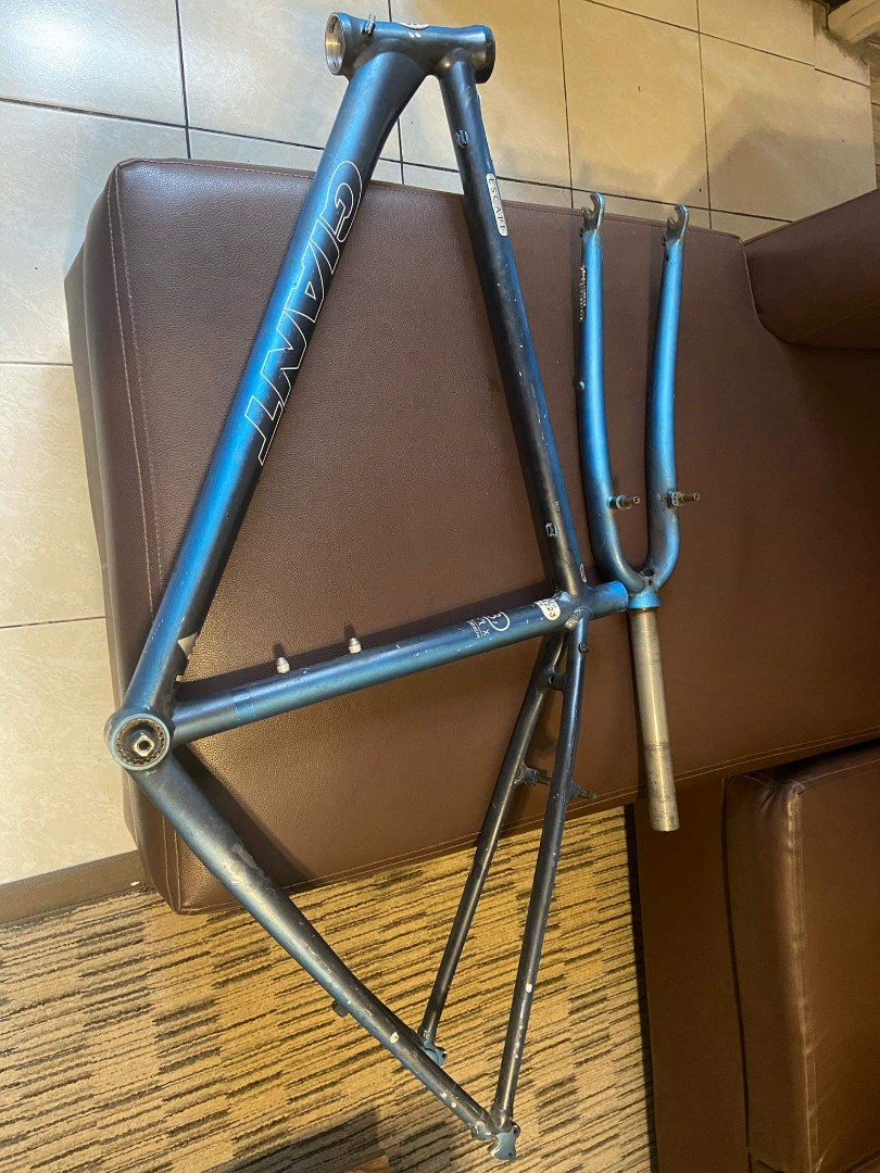 Giant sales escape frame