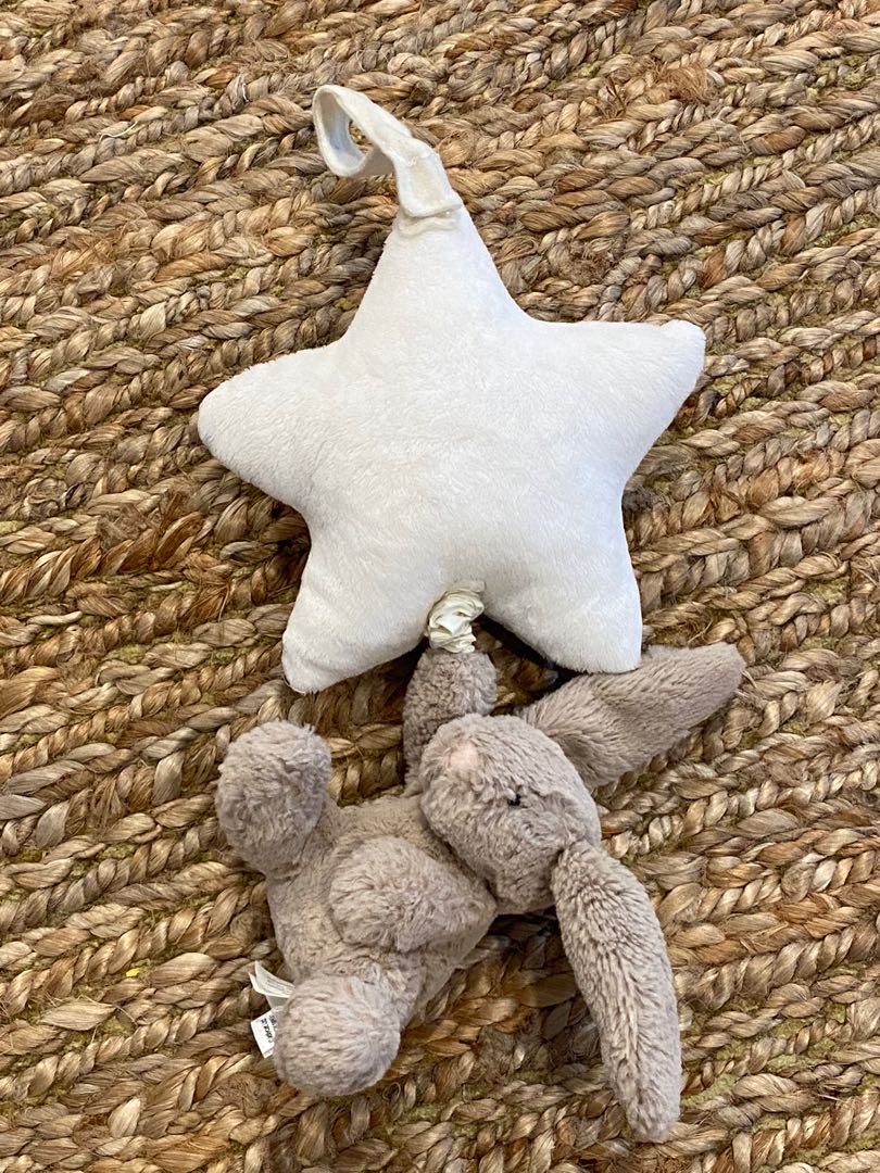 Jellycat bunny star musical top pull