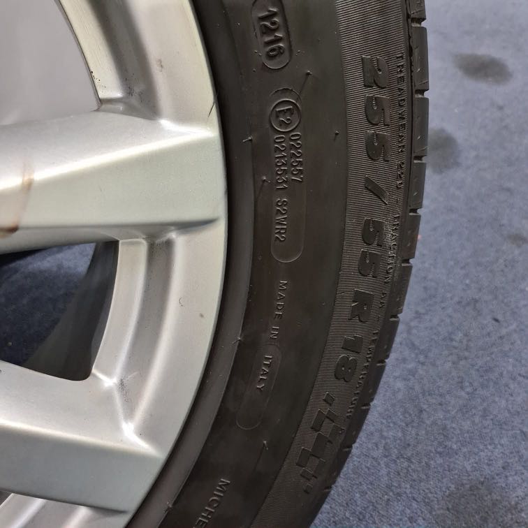 Original Porsche Cayenne Rim with Michelin Tyres 255/55/18 Tyre leave