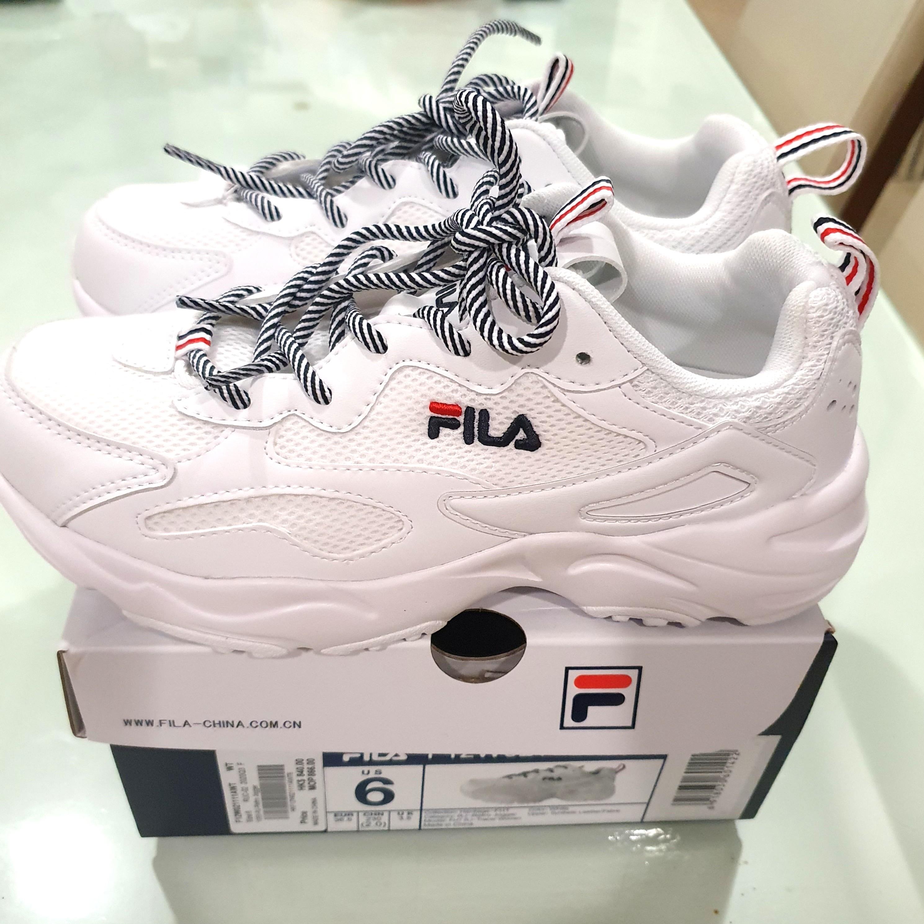 White fila online joggers