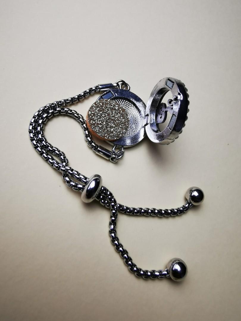 Bracelet Diffuser (Category: Bracelets) located in Singapore. Submitted by michbai (Listing ID 1053863856, Image 1). Description: Adjustable Bracelet Diffuser. 2 part design clamshell bracelet with cotton pallette. With this you can have the aroma therapy of your choice wherever you go... 4 design. Additional Pallete $2/pack of 5. Abai @ 98303659.