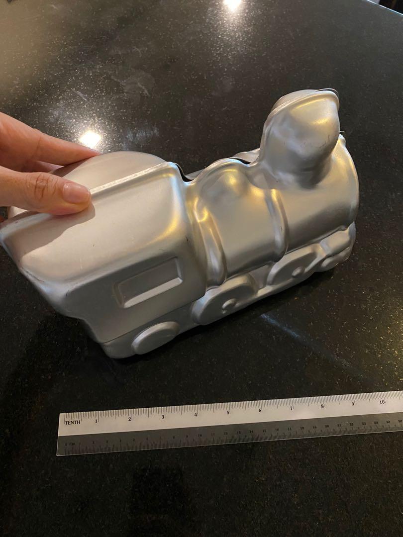 Cake pan - Thomas the Tank Engine, Furniture & Home Living, Kitchenware ...