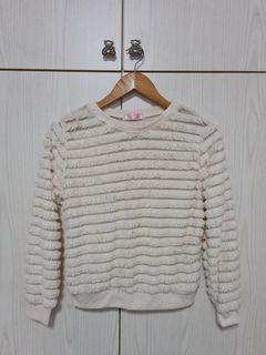 (Category: ) located in . Submitted by housewardrobe (Listing ID 1053853514, Image 1). Description: .
