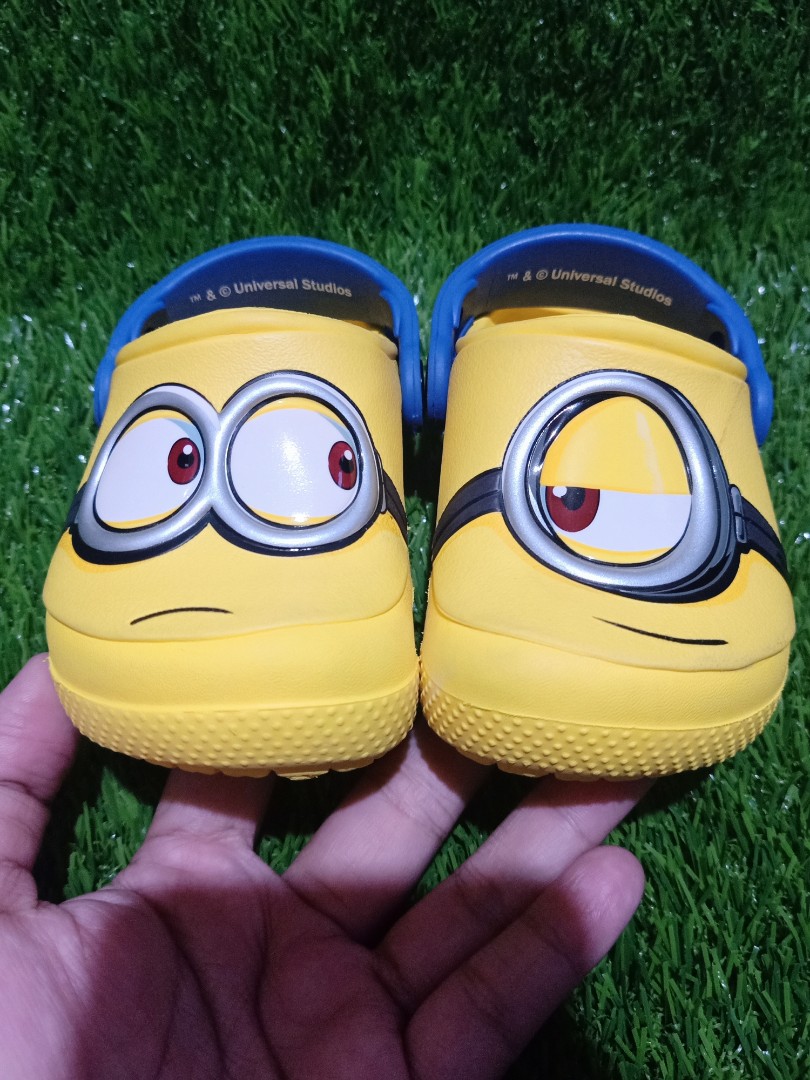 minion crocs