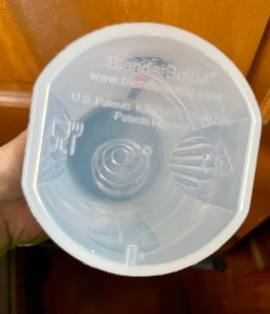 GNC Blender Bottle (Category: Other Sports Equipment and Supplies) located in Quezon City. Submitted by japhorunner (Listing ID 1053818318, Image 3). Description: 26 oz capacity Slightly used.