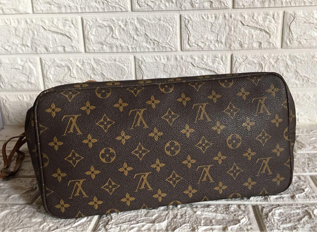 LV Neverfull PM (Category: Luxury Bags & Wallets) located in Tuguegarao City. Submitted by prelovedbykhelria (Listing ID 1053958752, Image 3). Description: Coded, self authentication is highly recommended In very good condition with signs of aging. Unused for years Interior lining has faint stains (liquid marks) and some minor pen marks Exterior canvass in excellent condition Handles shows normal signs of wear 12.5"L x 6.5"W x 11.5"H *repaired ex
