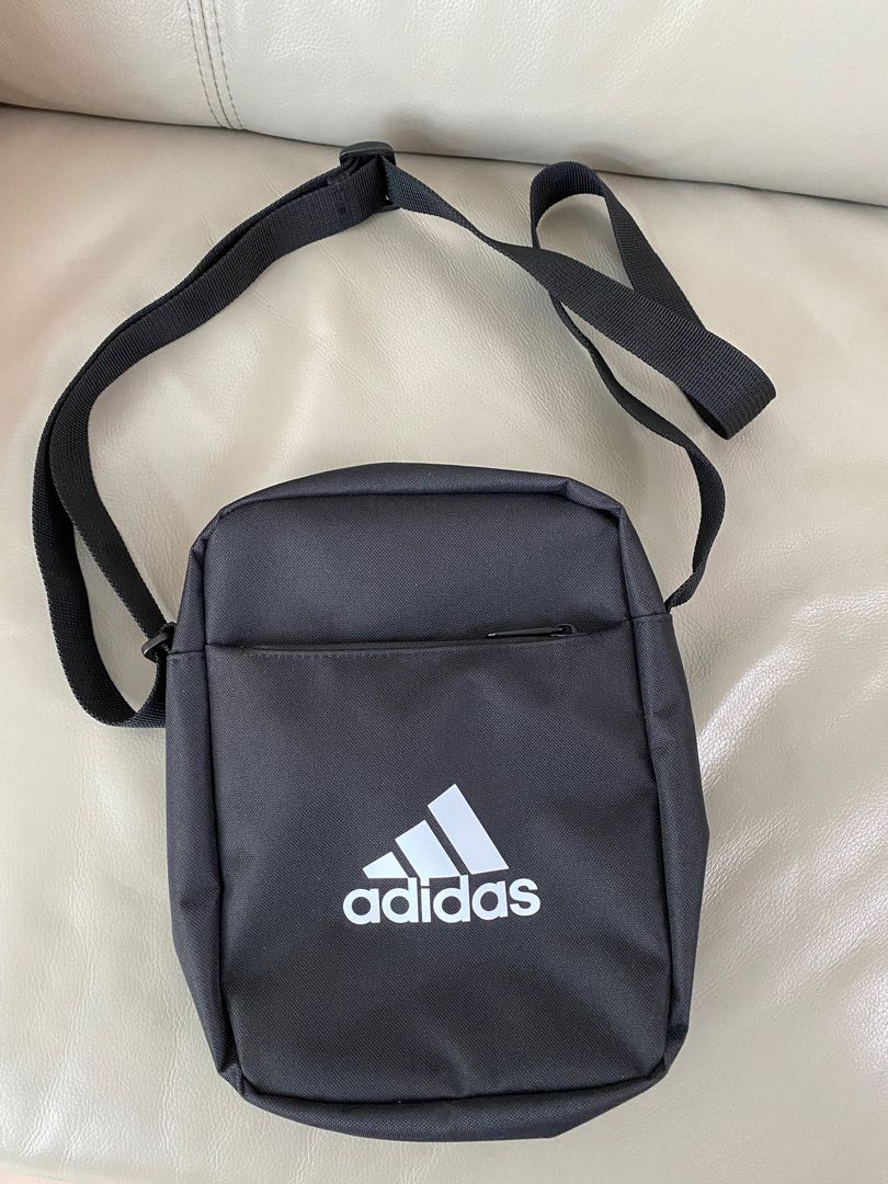 New Adidas Small Bag 細袋 29 11 購自tst海港城專門店 Decsale 男裝 男裝配飾 Carousell