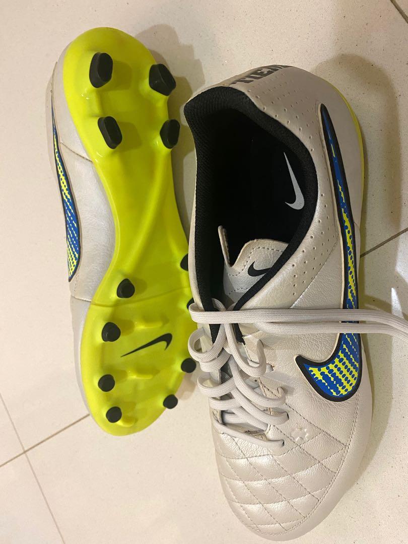 tempo soccer boots