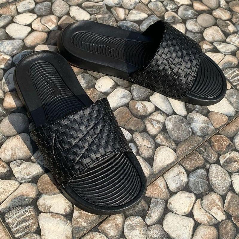 sepatu nike benassi