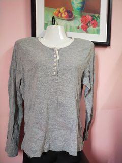 (Category: ) located in . Submitted by fawa.wardrobe (Listing ID 1053902575, Image 1). Description: .