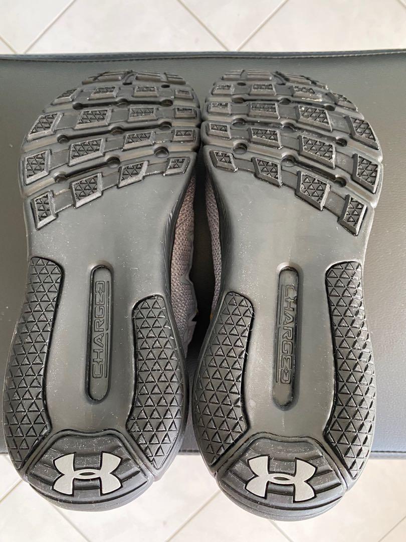 Under armour top delta charged