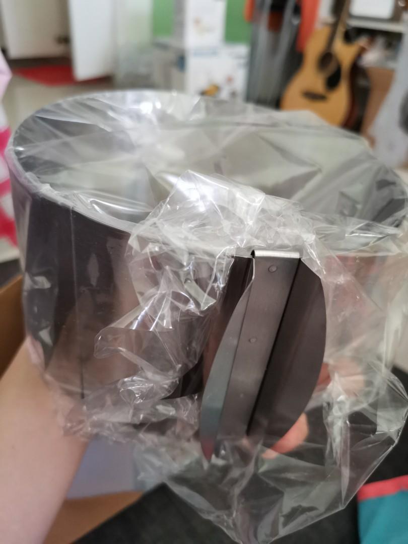 Universal cake ring (Category: Towels, Napkins & Holders) located in Singapore. Submitted by ivyds916 (Listing ID 1053819331, Image 3). Description: Universal cake ring. Adjustable from 16 to 30cm. High edge of about 8.5cm. Simple opening with 2 grips. Never been used..