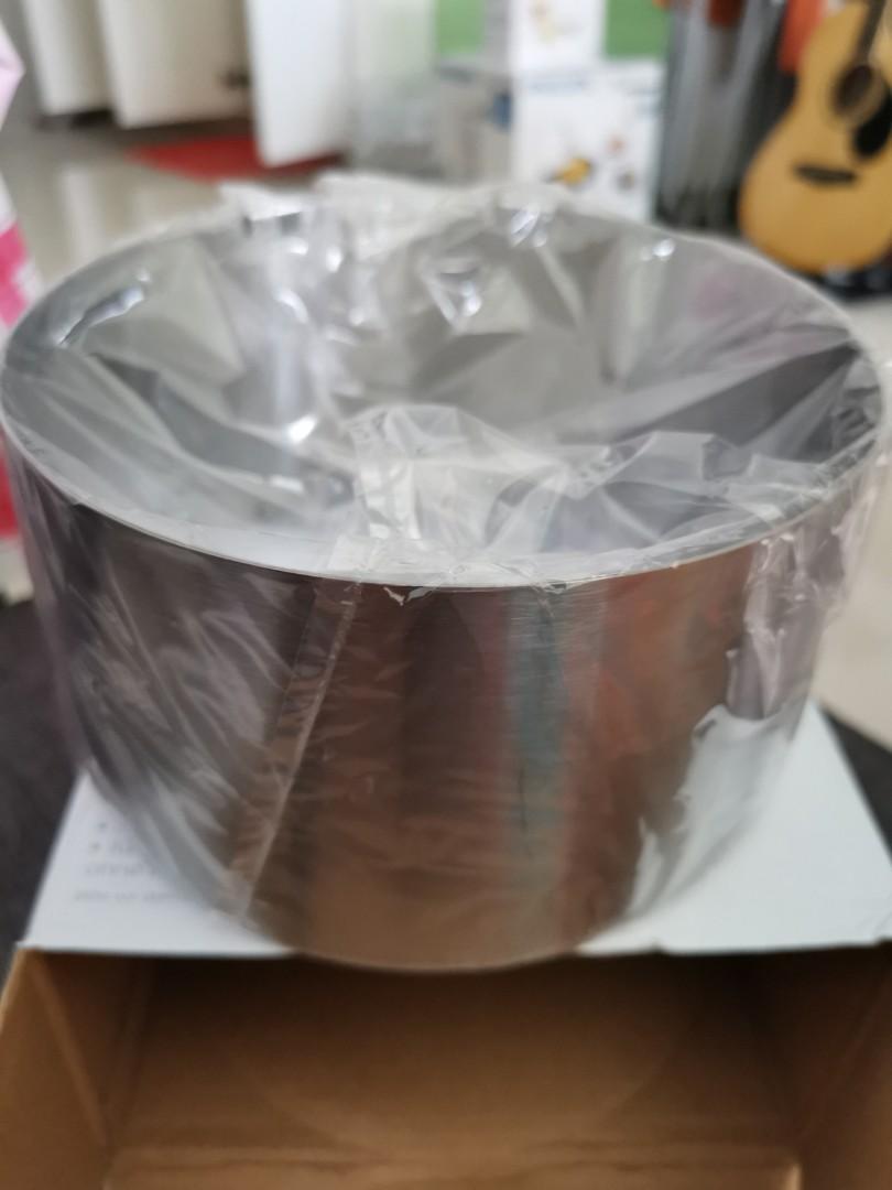Universal cake ring (Category: Towels, Napkins & Holders) located in Singapore. Submitted by ivyds916 (Listing ID 1053819331, Image 2). Description: Universal cake ring. Adjustable from 16 to 30cm. High edge of about 8.5cm. Simple opening with 2 grips. Never been used..