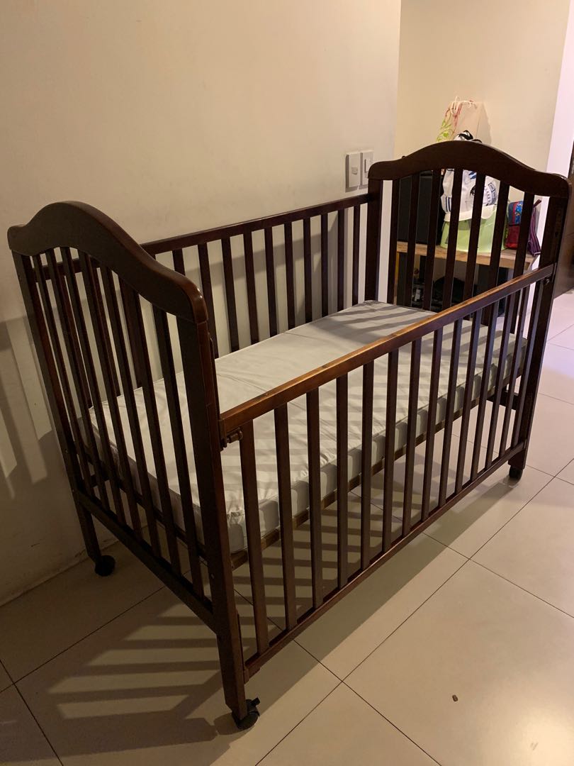 Most Popular New Born Baby Cot Design Natural Wooden Baby