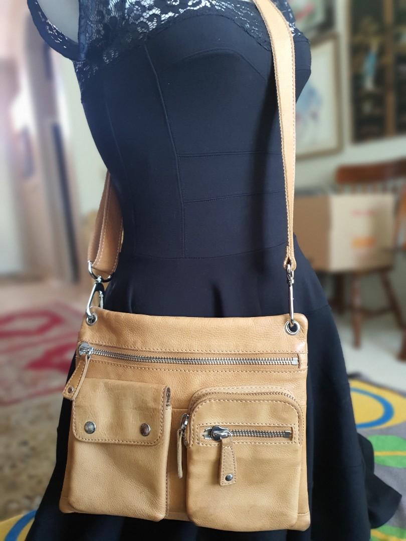 Auth Fossil All leather Tan Crossbody bag