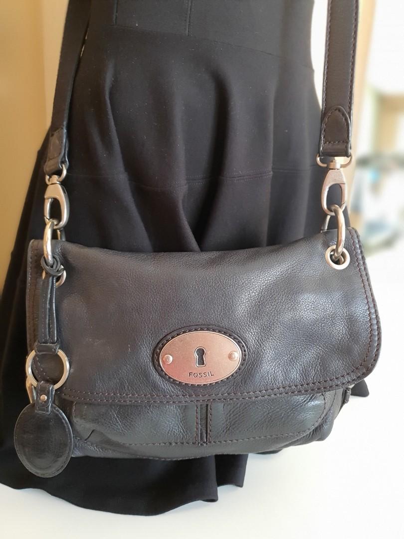 Auth Fossil Black Key-Per Crossbody bag medium, Women's Fashion, Bags &  Wallets, Cross-body Bags on Carousell