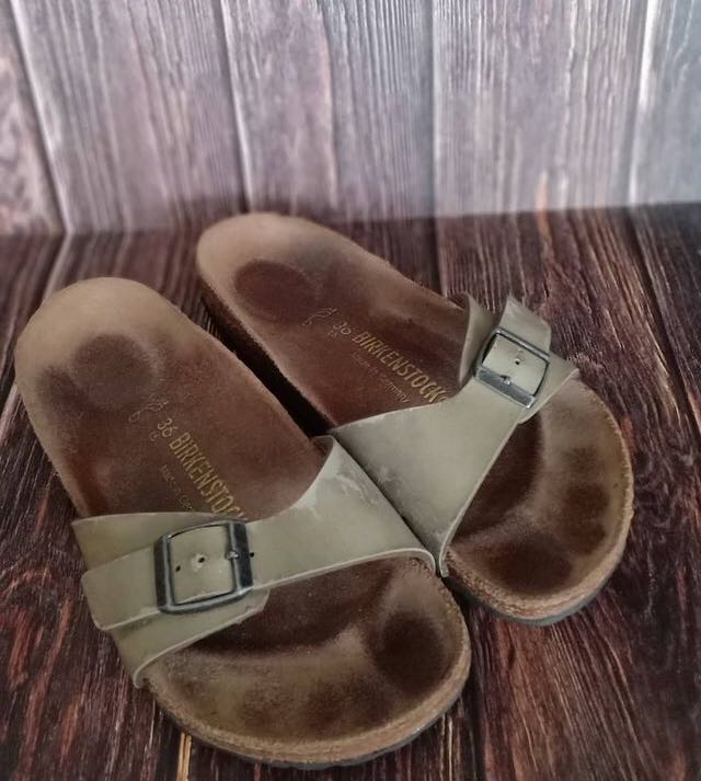 Birkenstock Sandal, Fesyen Wanita, Sepatu di Carousell