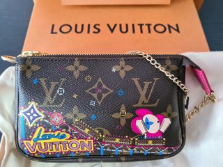 (Category: ) located in . Submitted by authentic_luxury_closet (Listing ID 1042799849, Image 1). Description: .