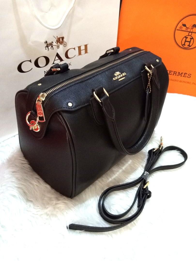 Coach. boston bag w eteketa Luxury Bags Wallets on Carousell