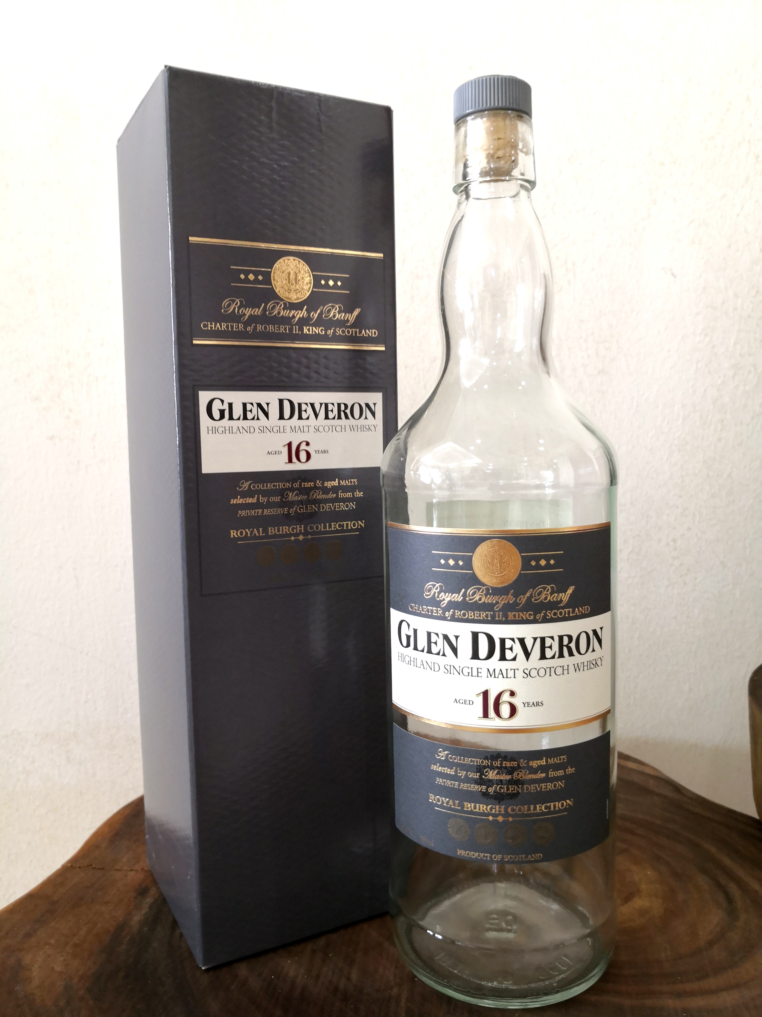 Glen Deveron Highland Single Malt Scotch Whisky (16 years), Furniture
