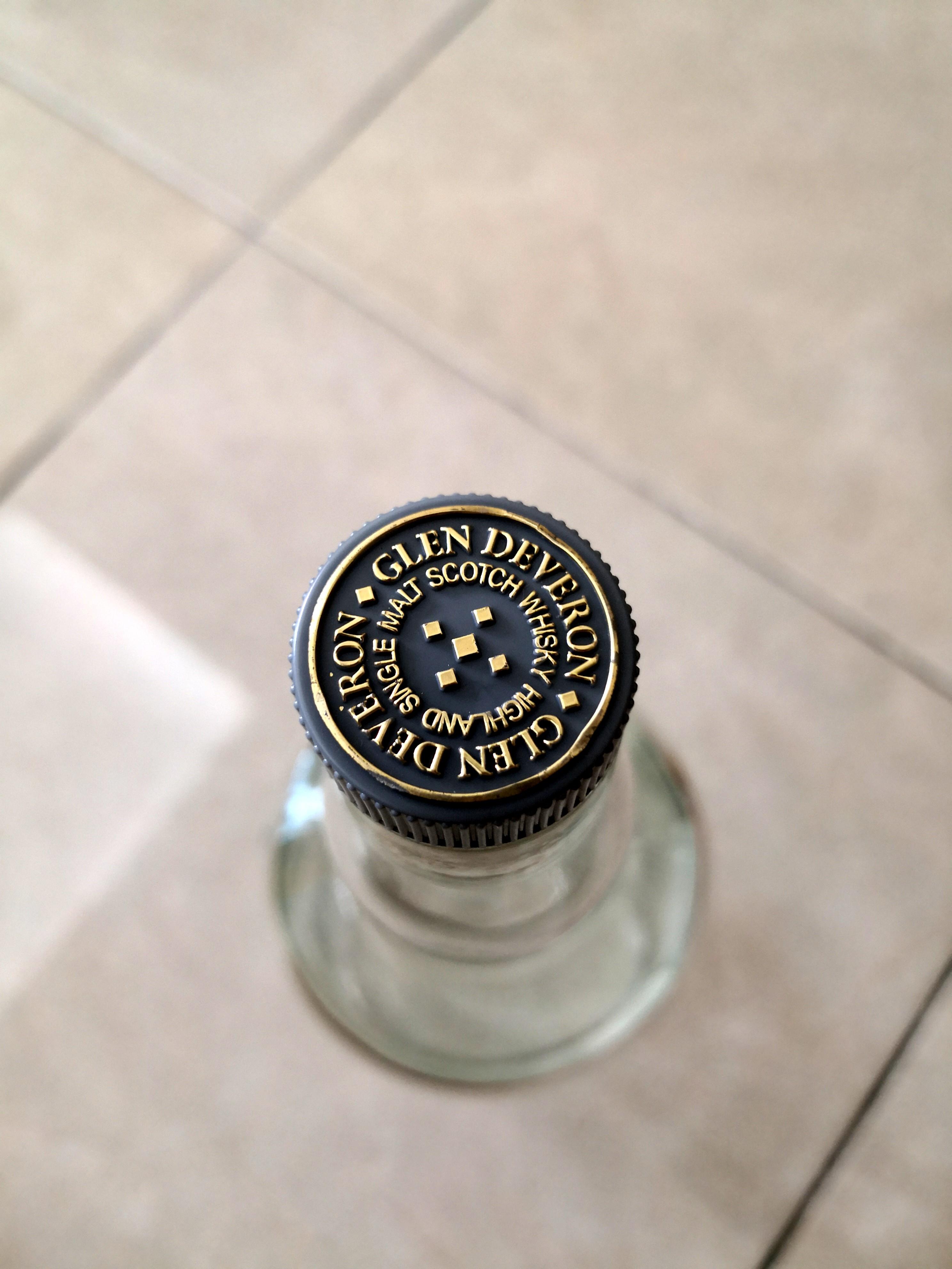 Glen Deveron Highland Single Malt Scotch Whisky (16 years), Furniture