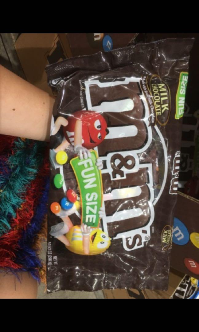 Imported Chocolates For Saleee (Category: Packaged & Instant Food) located in Makati City. Submitted by cathymars13 (Listing ID 1054030415, Image 2). Description: M&M's 110z 299 Crunch 329.