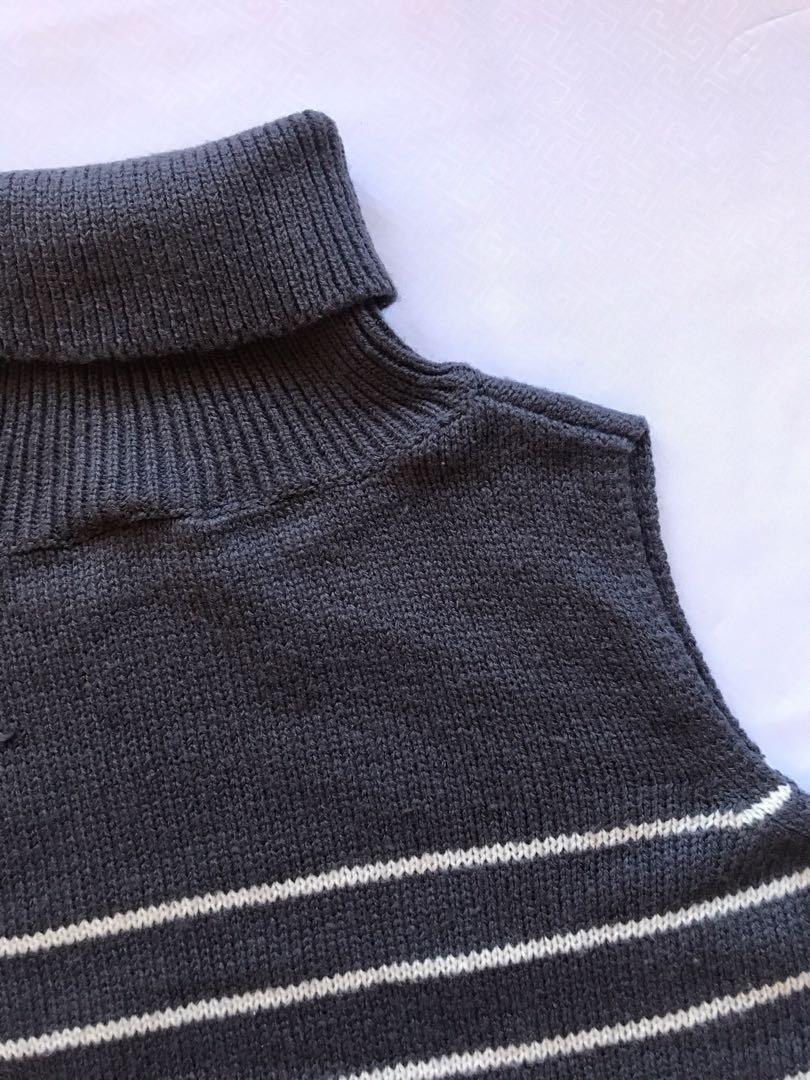 Knitted Blouse Top (Category: Blouses) located in Muntinlupa City. Submitted by hellotia (Listing ID 1054112039, Image 2). Description: ▪️fits S/M ▪️in good condition ▪️knitted fabric.
