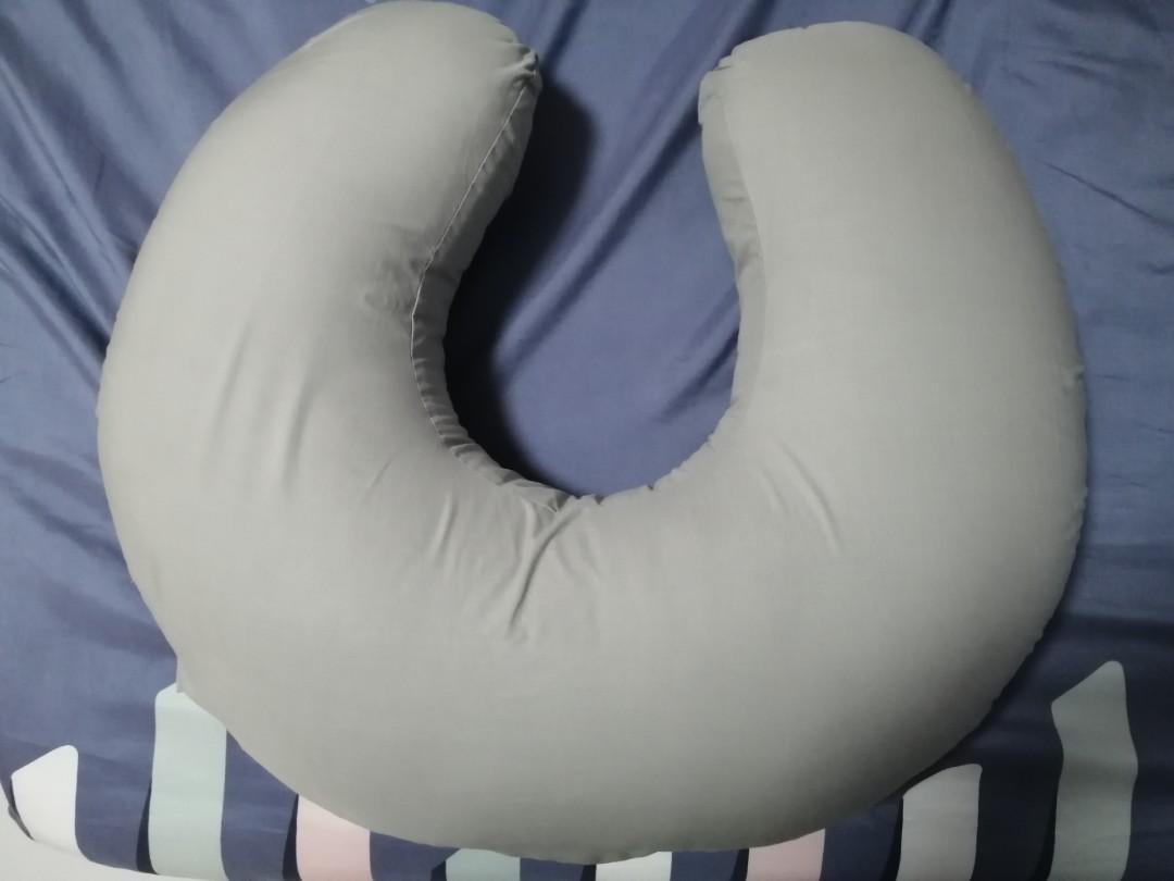 Nursing Pillow (Category: Breastfeeding & Bottle Feeding) located in Singapore. Submitted by tspoon (Listing ID 1054166370, Image 1). Description: Slightly used My son prefered side lying position when feeding.