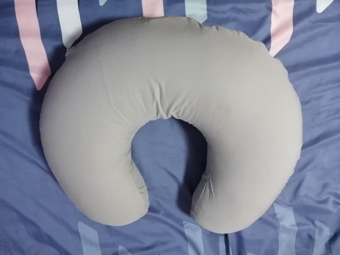 Nursing Pillow (Category: Breastfeeding & Bottle Feeding) located in Singapore. Submitted by tspoon (Listing ID 1054166370, Image 2). Description: Slightly used My son prefered side lying position when feeding.