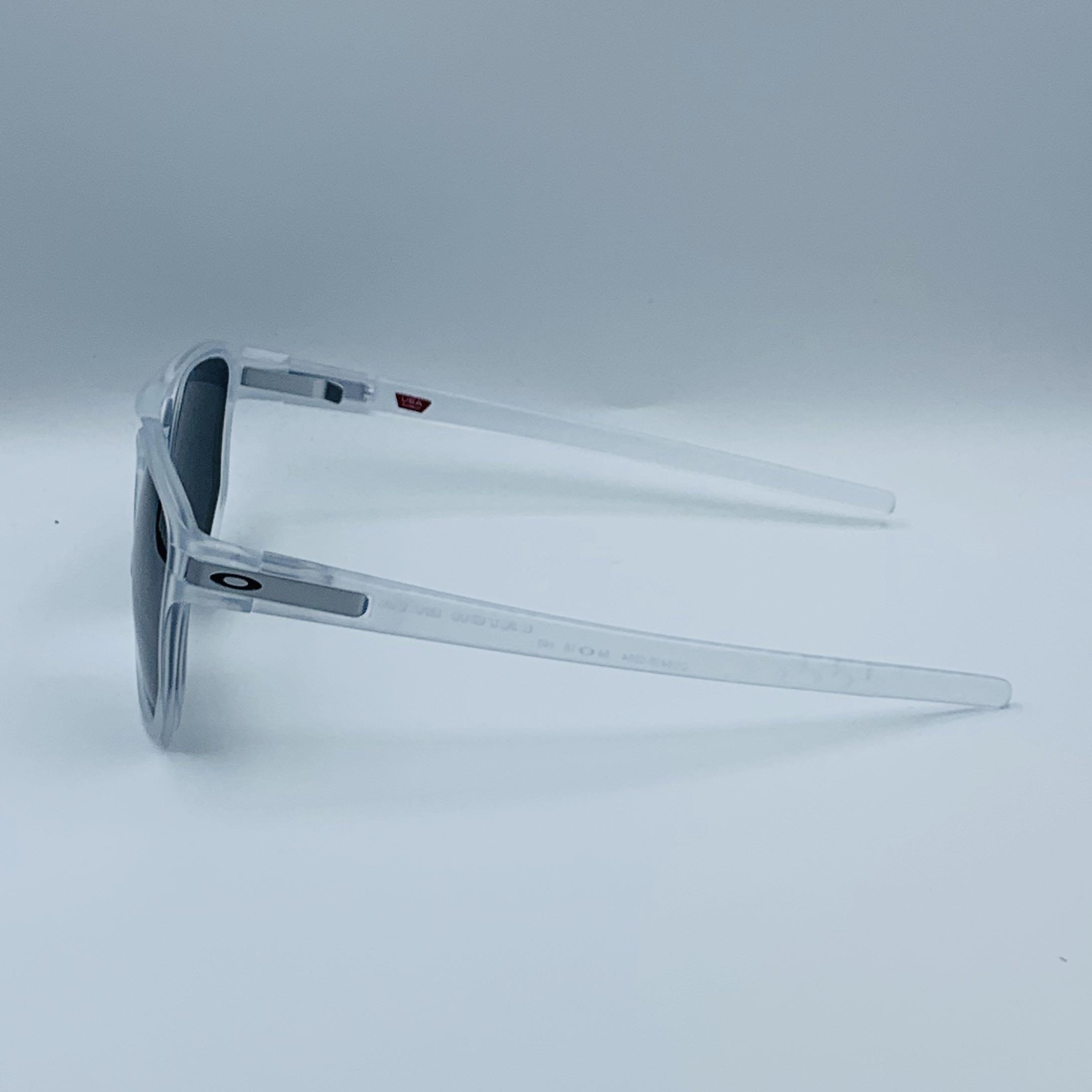 Oakley latch beta matte clear top