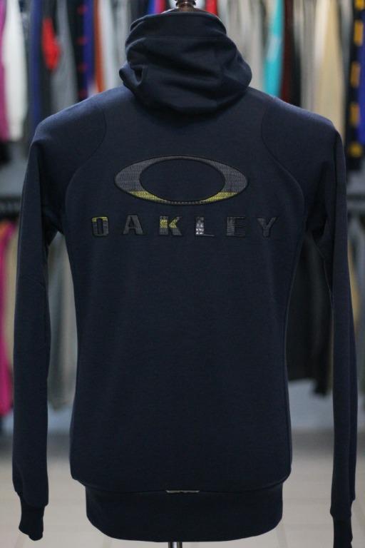 Original OAKLEY Hoodie Sweater size M Fit., Men's Fashion, Tops & Sets,  Hoodies on Carousell