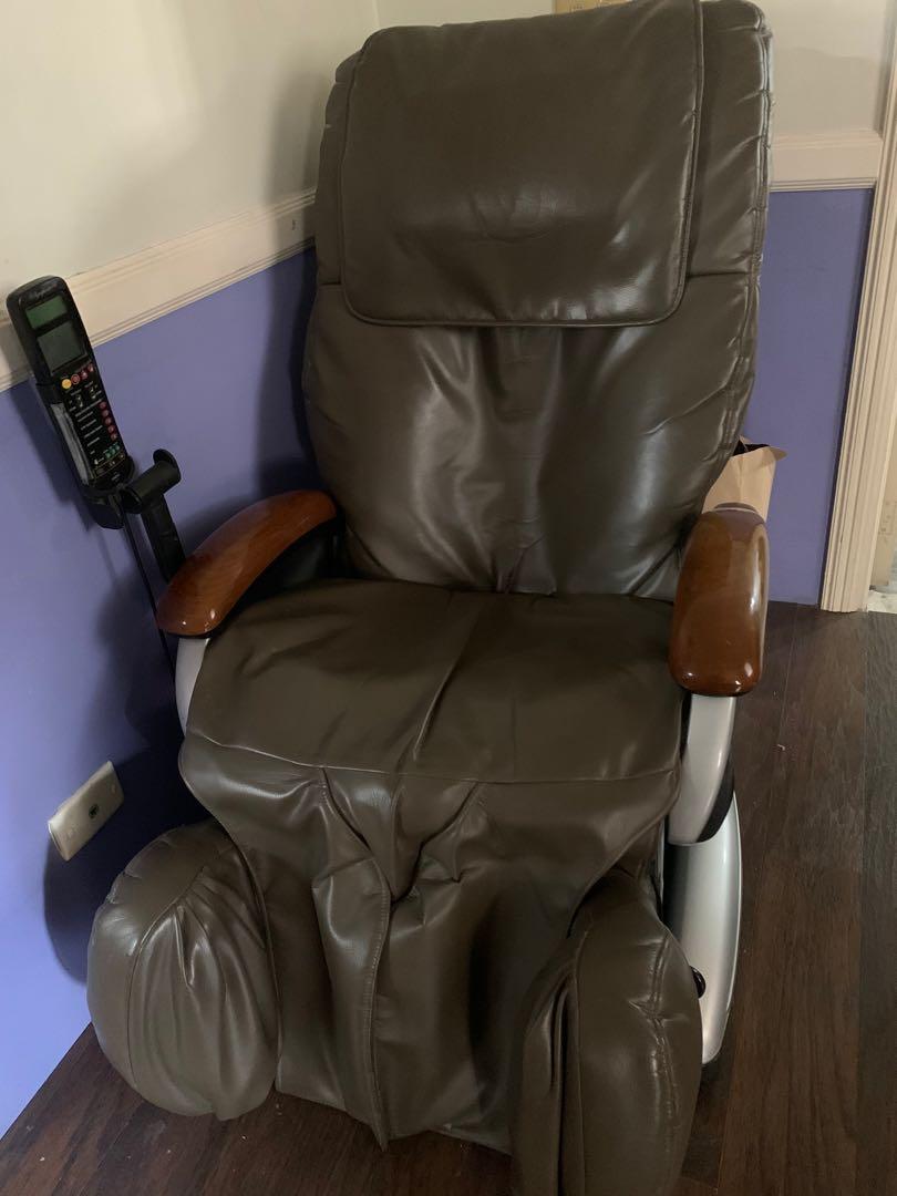 Osim massage chair (Category: Ladders & Steps) located in Cainta. Submitted by jaredchua (Listing ID 1054015008, Image 1). Description: Have a COVID safe massage at home with this OSIM massage chair!.