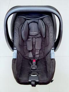 Recaro Privia Infant Car Seat including Easylife Stroller Adapter and Isofix Base