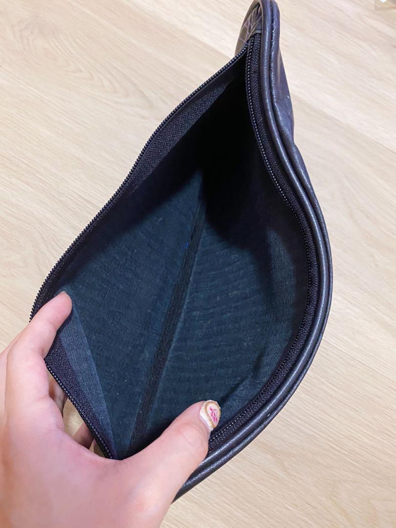 ROXY Case (Category: Stationery & School Supplies) located in Puchong. Submitted by stellawinks (Listing ID 1054084167, Image 3). Description: 100% original Roxy brand Can be pencil case as well. .