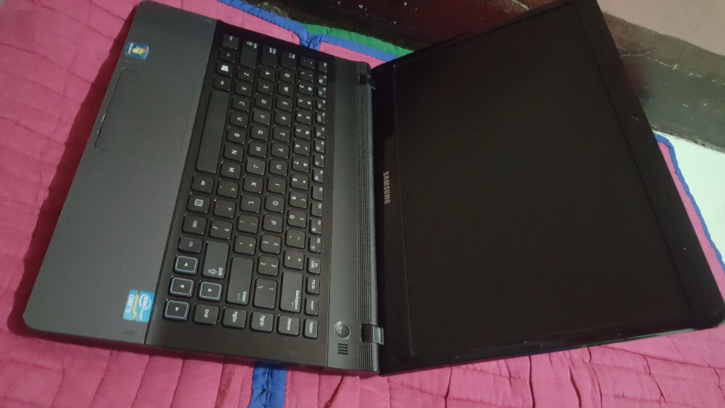 samsung np300 laptop core i3 3rd gen 14 inches display 4gb ram
