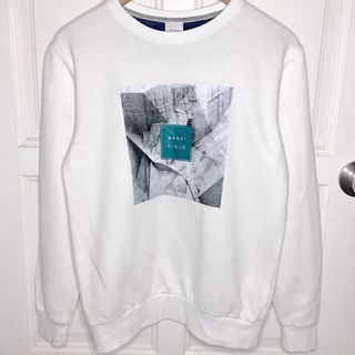 (Category: ) located in . Submitted by ptrnrshrmza (Listing ID 1054157849, Image 1). Description: .