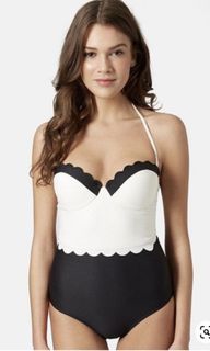 (Category: ) located in . Submitted by declutteringboutique (Listing ID 1054189089, Image 1). Description: .