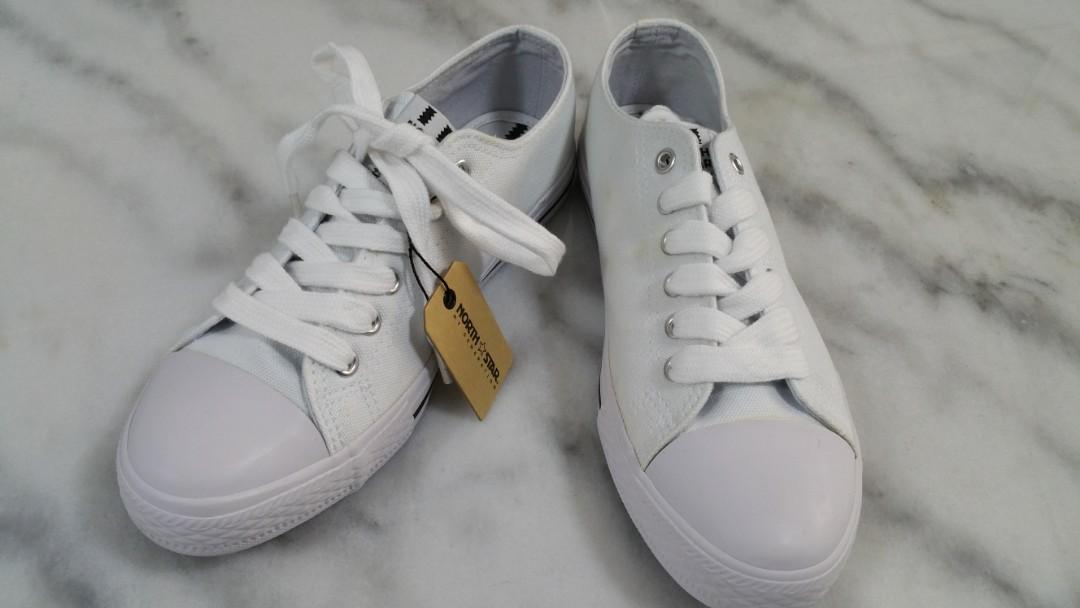 White canvas clearance shoes bata